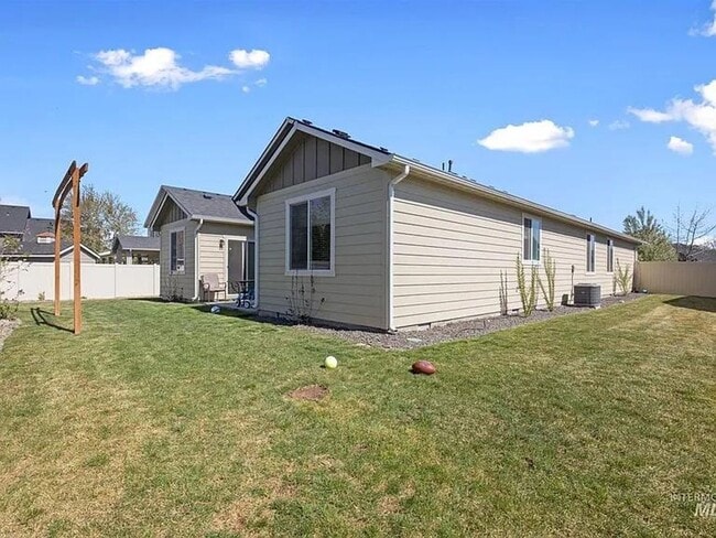 Building Photo - 723 W Heather Woods Dr
