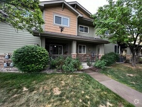 Building Photo - Great 2-Bed, 2.5-Bath Townhome in Prime Fo...