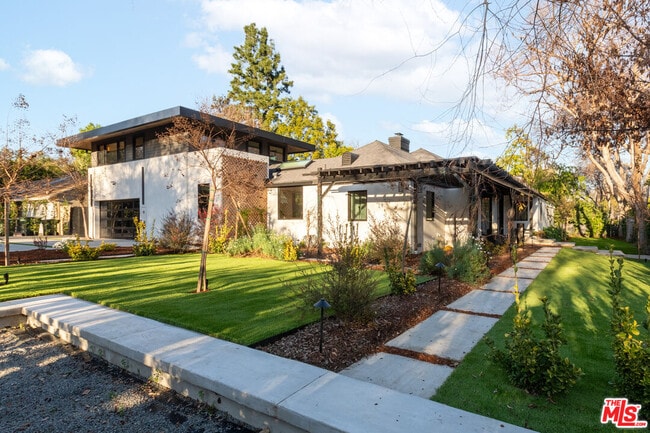 Building Photo - 1095 Chula Vista Pl