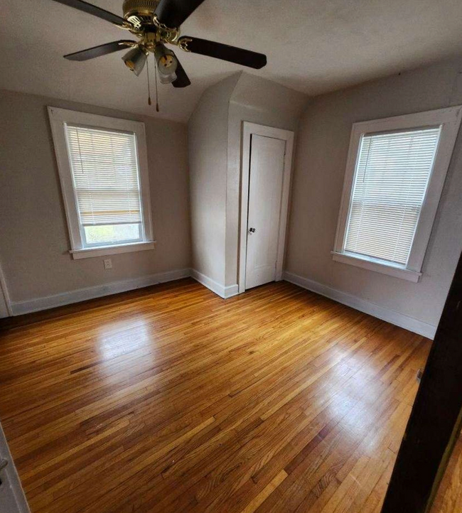 Building Photo - 3 BED 1 Bath