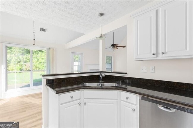 Building Photo - 1090 Norwalk Trce