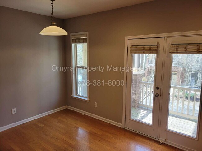 Building Photo - Beautiful Townhome steps away from the Beltline!