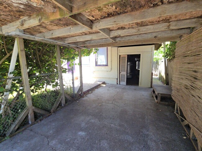 Building Photo - 4BD/2BA Eureka home close to schools, medical services