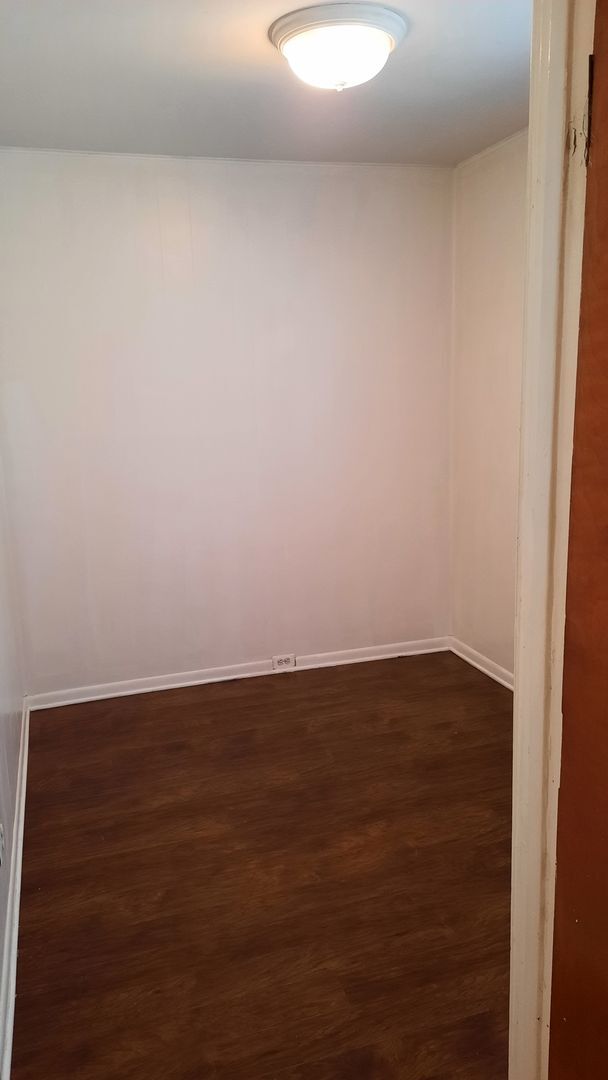 Building Photo - 1 bedroom apartment in Oak Park $900 a month