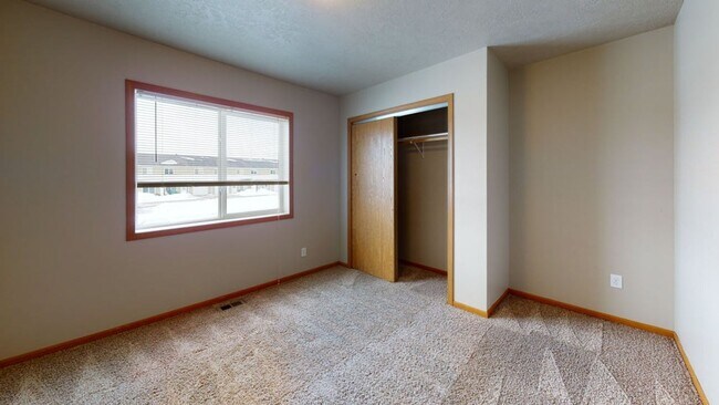 Building Photo - 1632 35th Ave SE