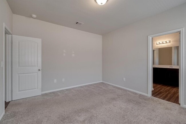 Building Photo - 108 Kleberg Ct
