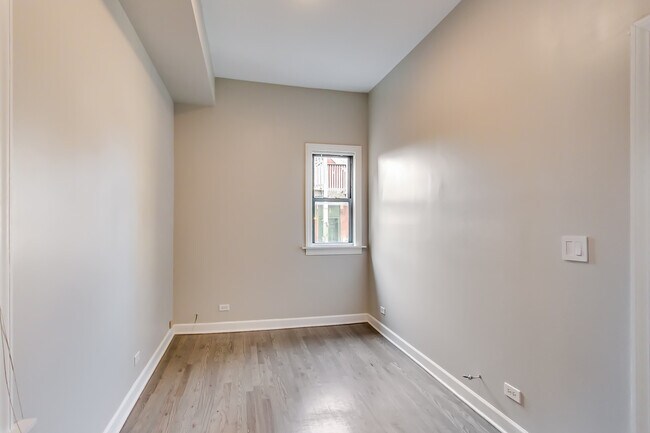 Building Photo - 2709 W Chicago Ave