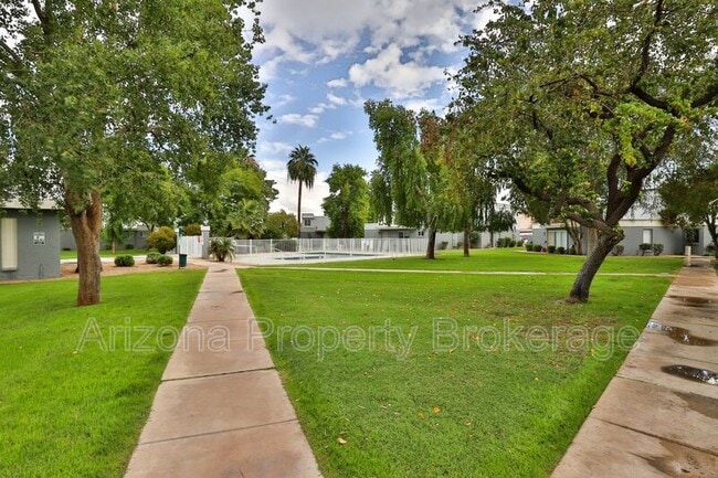 Building Photo - 6653 N 27th Ave