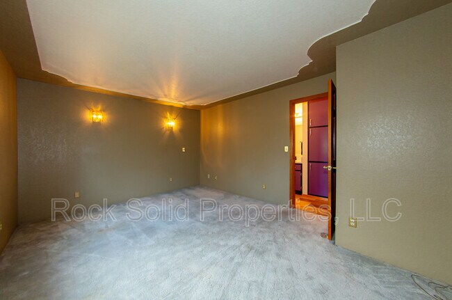 Building Photo - 249 Miller Ln