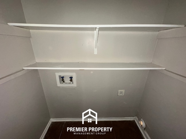 Building Photo - Charming 3BR Memphis Home with Garage, Open Kitchen & Fenced Backyard