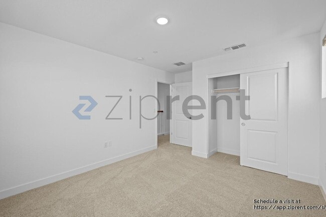 Building Photo - 15961 Mavericks Ln