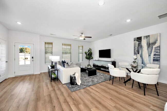 Building Photo - BRAND NEW 3 Bed 2.5 bathroom townhomes in Madison!