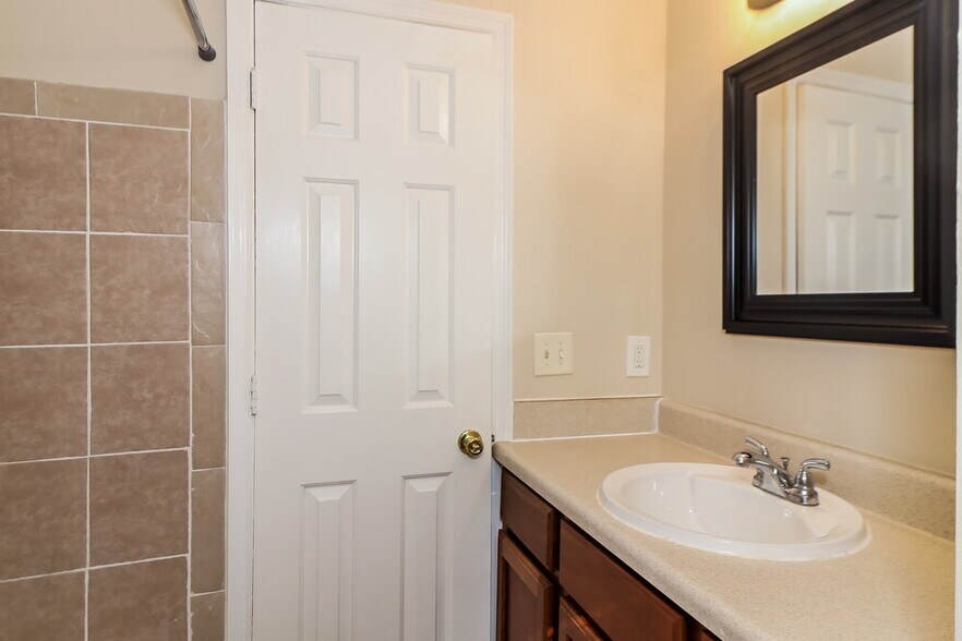 Building Photo - 796 Indian Lake Dr NW