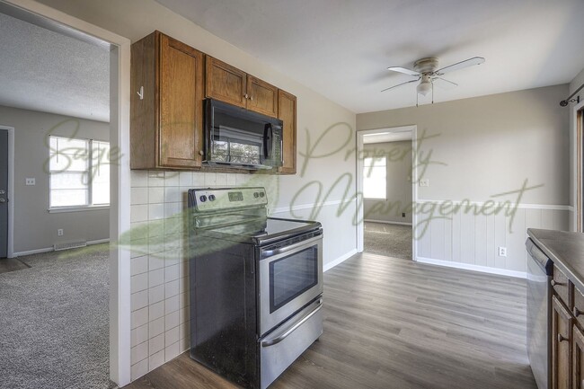 Building Photo - FINISHED BASEMENT WITH KITCHEN AND BATHROO...