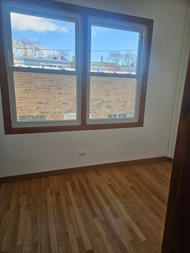 Building Photo - 4839 N Lawndale Ave