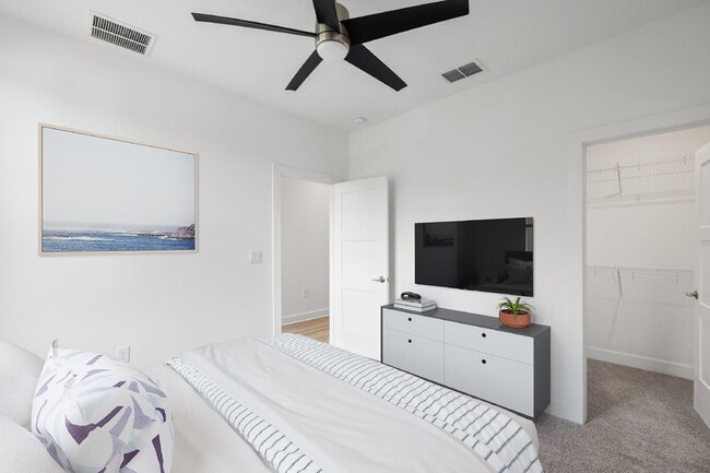 Building Photo - BEAUTIFUL Townhome For Rent in Downtown St...
