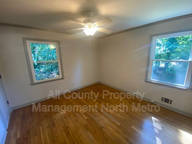 Building Photo - 1249 Valley View Rd