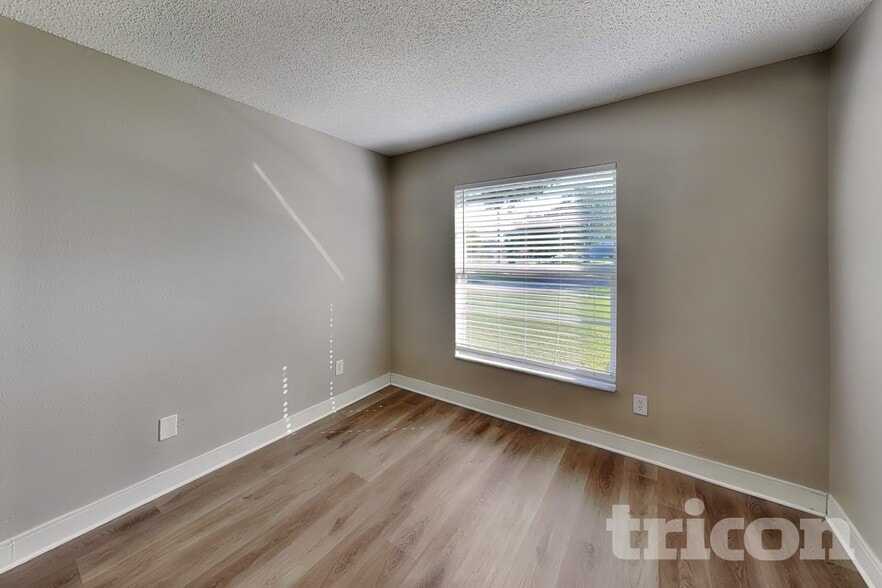 Building Photo - 1020 Red Oak Cir