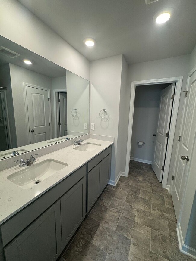 Building Photo - 1406 Walker Wy