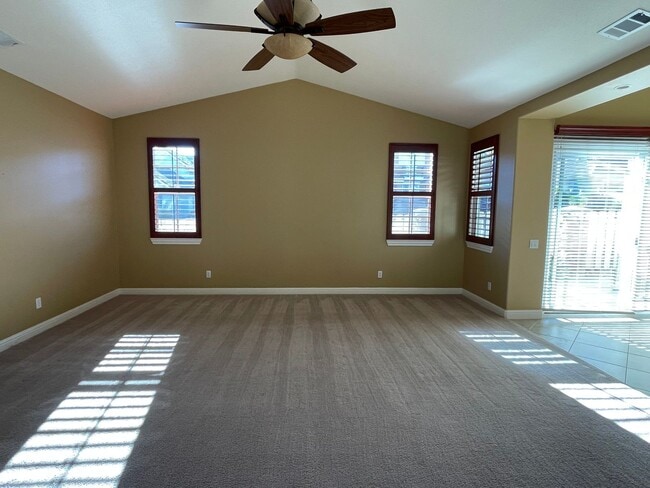 Building Photo - Single Story Large Four Bedroom Home in the Bluffs