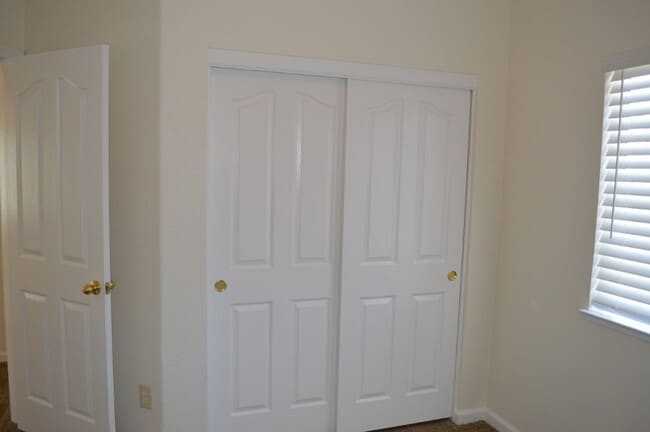 Building Photo - 2 Bedroom, 2 Bath Home