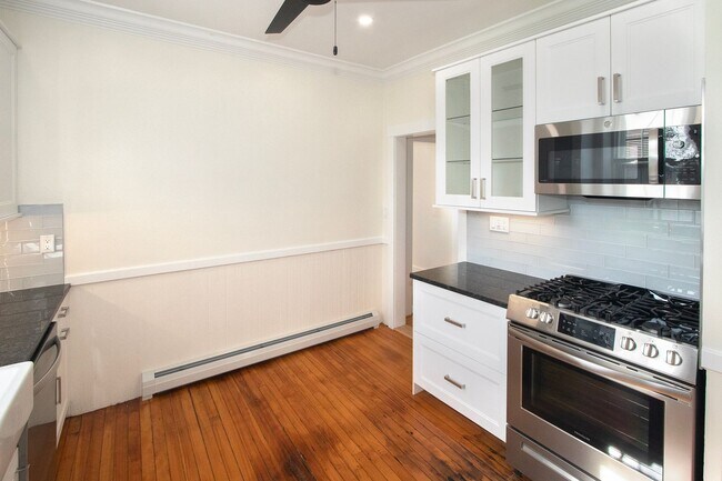 Building Photo - 57 Marcy St