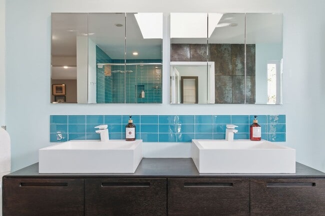 Building Photo - Fully Furnished 2BR + Media Room • 2BA Single-Family Home Near McLaren Park