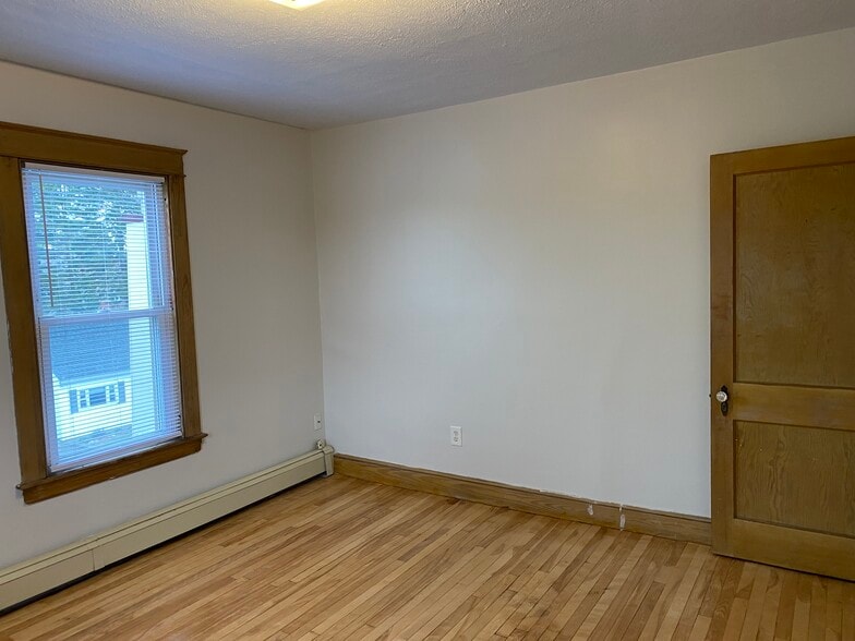 Building Photo - 181 Webber Ave