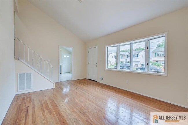 Building Photo - 42 S Hyde Ave