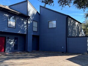 Building Photo - 2100 Commonwealth St