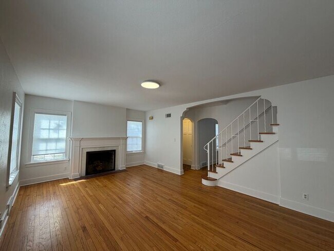 Building Photo - $1,950 | 3 Bedroom, 2 Bathroom House | NO Pets | Available for Immediate Move In!