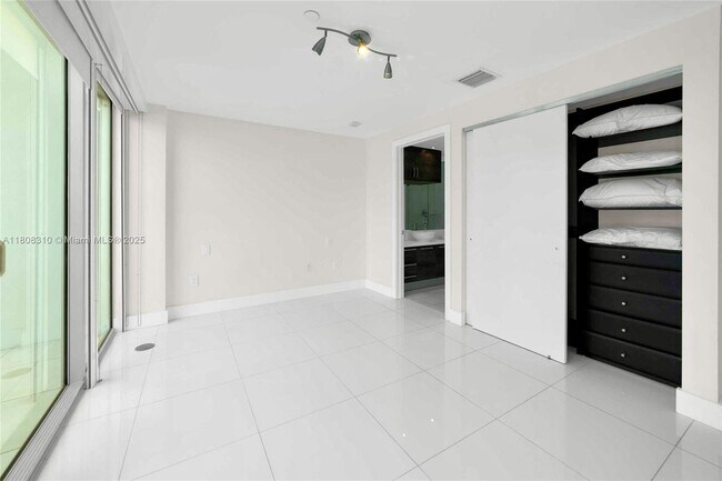 Building Photo - 2950 NE 188th St