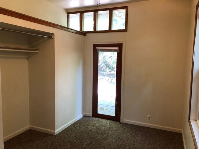 Building Photo - *RESERVE FOR SUMMER 2026* 5 Bedroom 3 Bath Chico Charmer