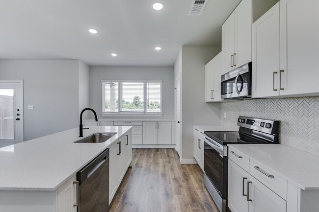 Building Photo - AVAILABLE NOW! LUXURIOUS TRIPLEX LOCATED ON 1-ACRE LOT IN MIDLOTHIAN, TX!