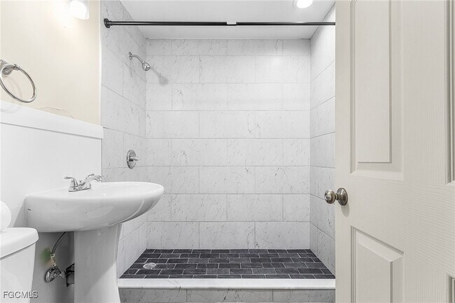 Building Photo - 135 Delmar Ave