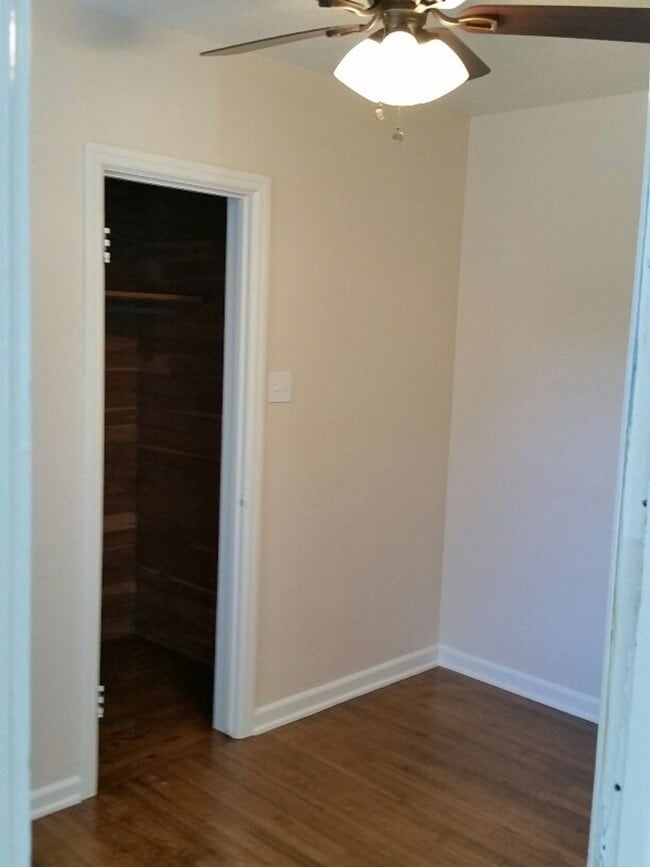 Building Photo - AWESOME 3-BDRM HOME NEAR DU - INCLUDES GAR...