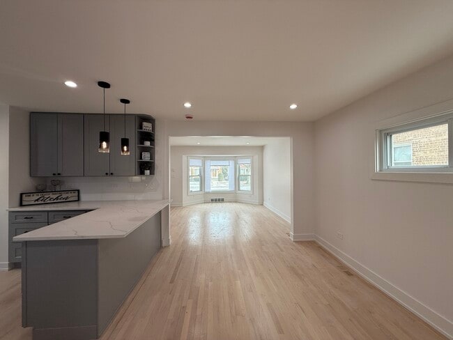 Building Photo - 9304 S Justine St