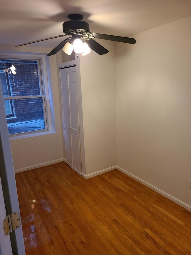 Building Photo - Beautiful 3 bed in the North End!