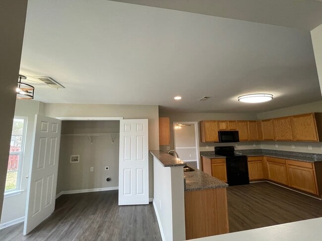 Building Photo - 3635 Pauline Ln