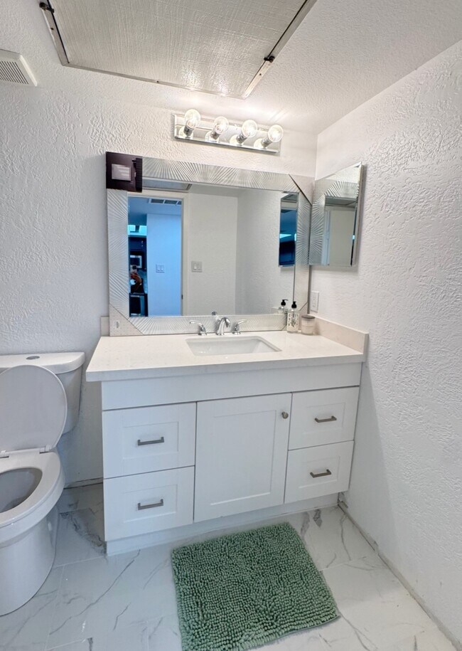 Building Photo - 14777 Wunderlich Dr