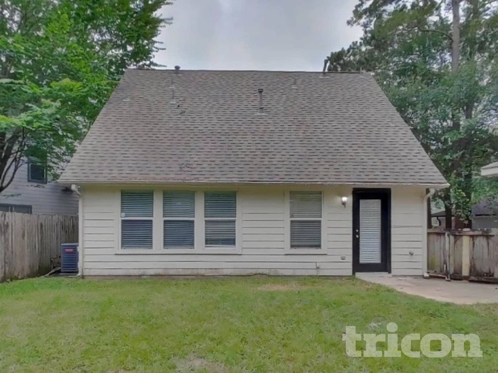 Building Photo - 18167 Woodsdale Ct