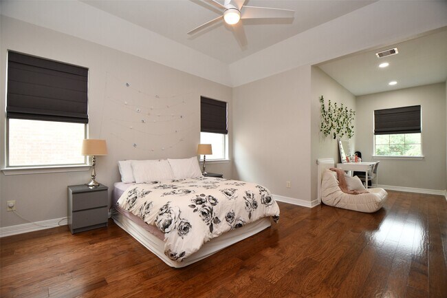 Building Photo - 18901 N Bee Cave Springs Cir