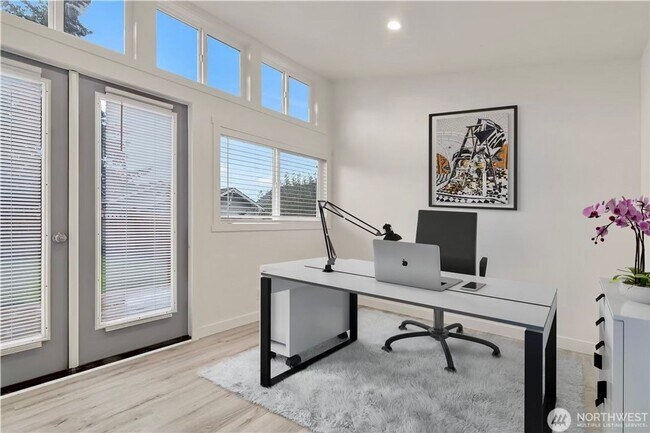 Building Photo - Lower Kennydale 3 bed/2 bath Rambler!