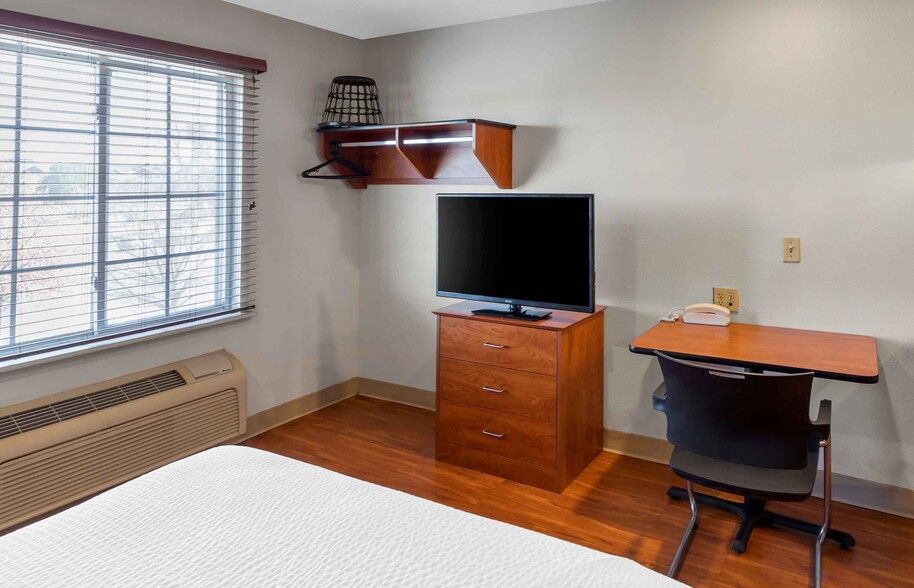 Building Photo - Furnished Studio-Wichita - Airport