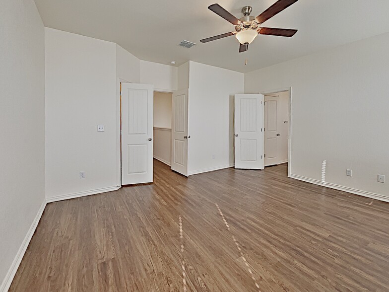 Building Photo - 2734 Lillybrook Ln