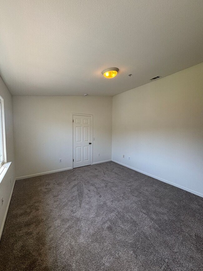 Building Photo - P32000