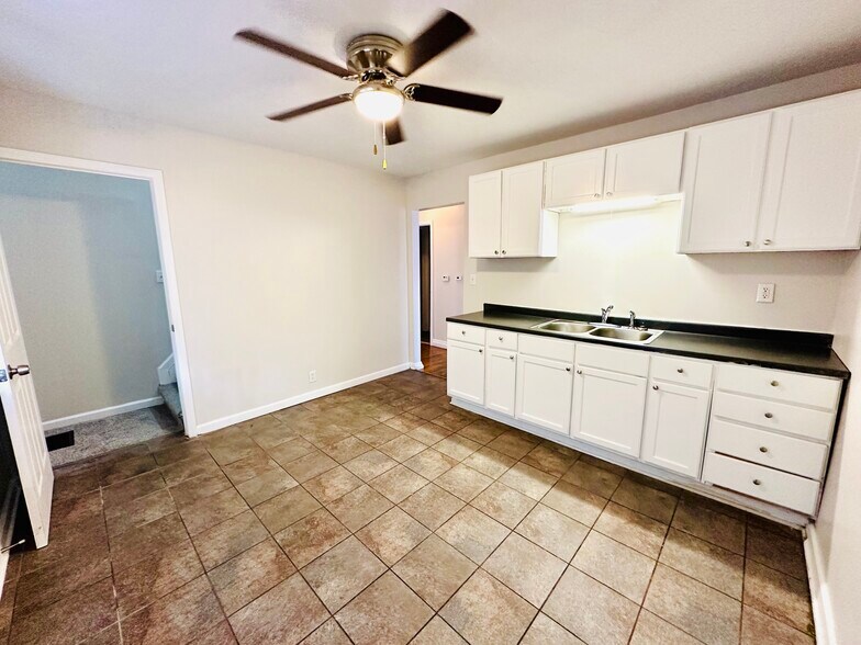 Building Photo - 1147 Lincoln Ave