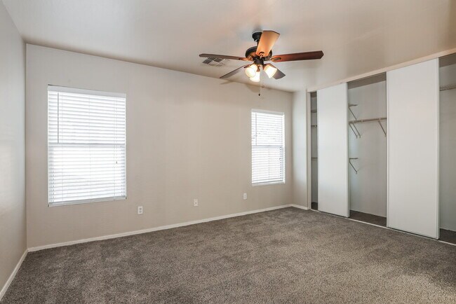 Building Photo - 4090 E Silverbell Rd