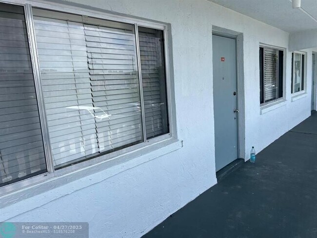 Primary Photo - 2200 Springdale Blvd
