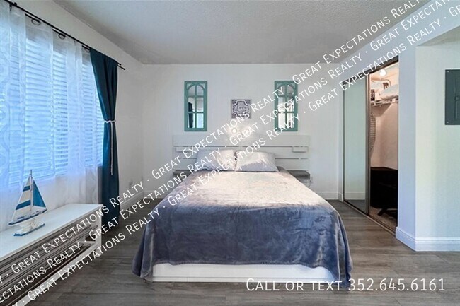 Building Photo - 20800 River Dr